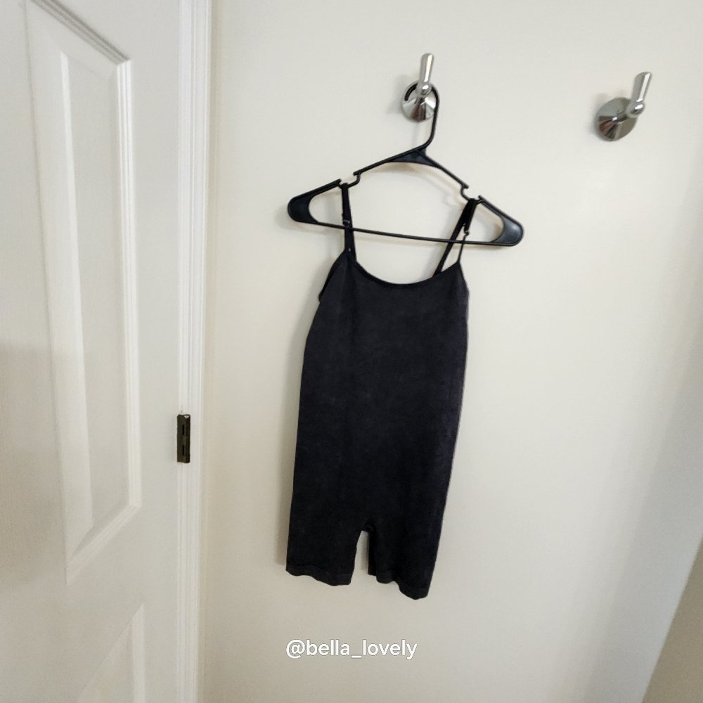 Black Ribbed Sleeveless Romper - Picture 2 of 4